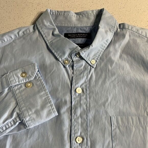 Banana Republic Men’s L Grant Fit Button Down - Picture 3 of 10